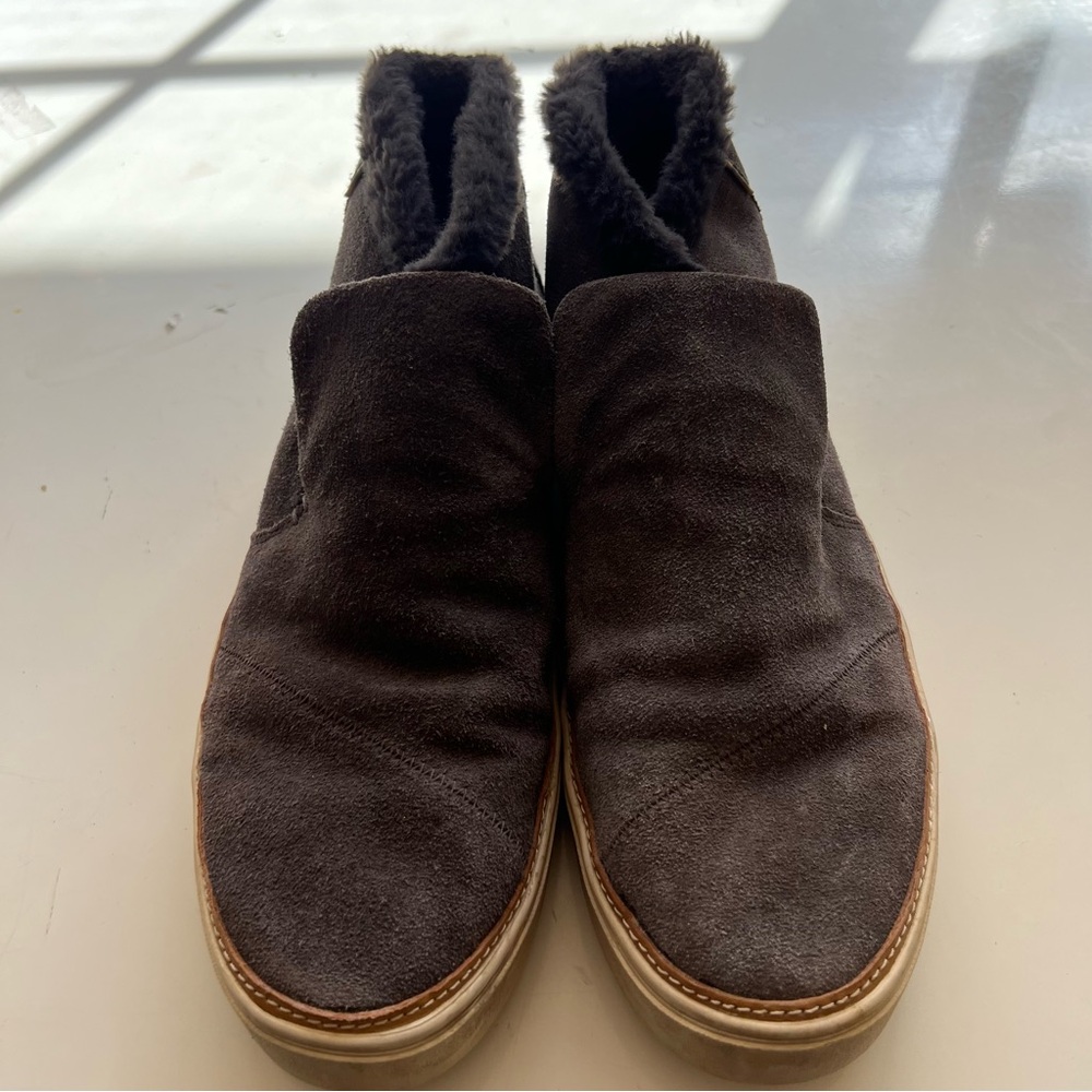 Toms Womens Paxton Sneaker Gray 100% Leather Slip On Faux Fur Trim size 11